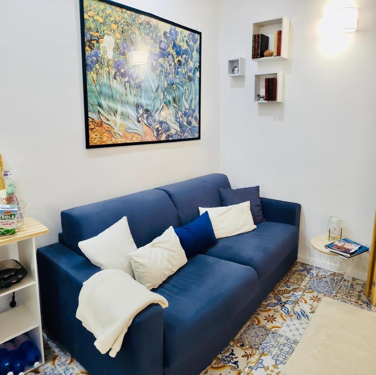 Elvira Flat,via Dante,near Lolli Station * Palermo